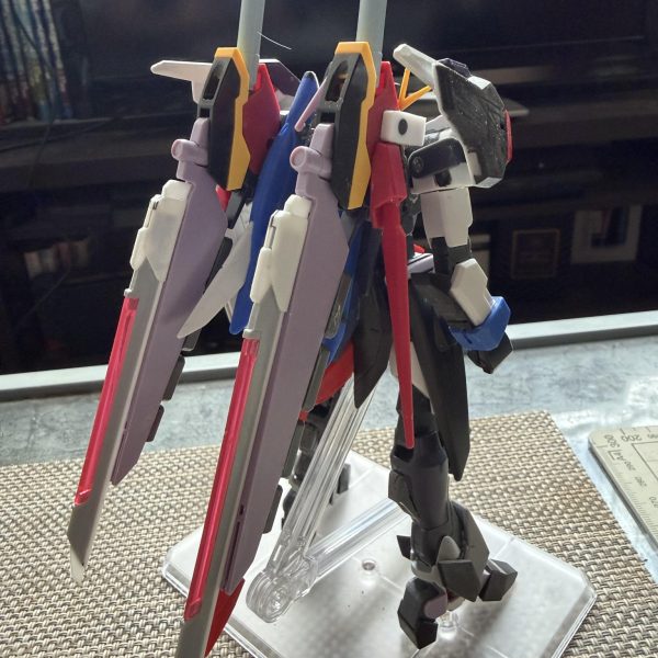 武装面と足首変えました。変形時のバランスどうかなぁー手持ち武器がイメージつかない…もう少しイジりたいと思います。（4枚目）