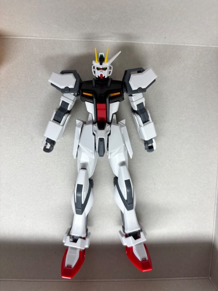 ノーマルのバードストライク・ガンダム本当は「ドストライク・ガンダム」にしようと思ってました。「ストlikeガンダム」とか「ストライキガンダム」とか名前が先行し過ぎですね！「ドストライク」の「ド」を強調の「ド」ではなく、超ド級（ドレッドノート級）と言う解釈で作品を作ってる人が居たのでバードストライクに…（発想がうまいなぁ）「ストlike」にしてみてもνガンダムに”似ている”ってことでいけるかな？ストライキは何かサボタージュな感じですね！