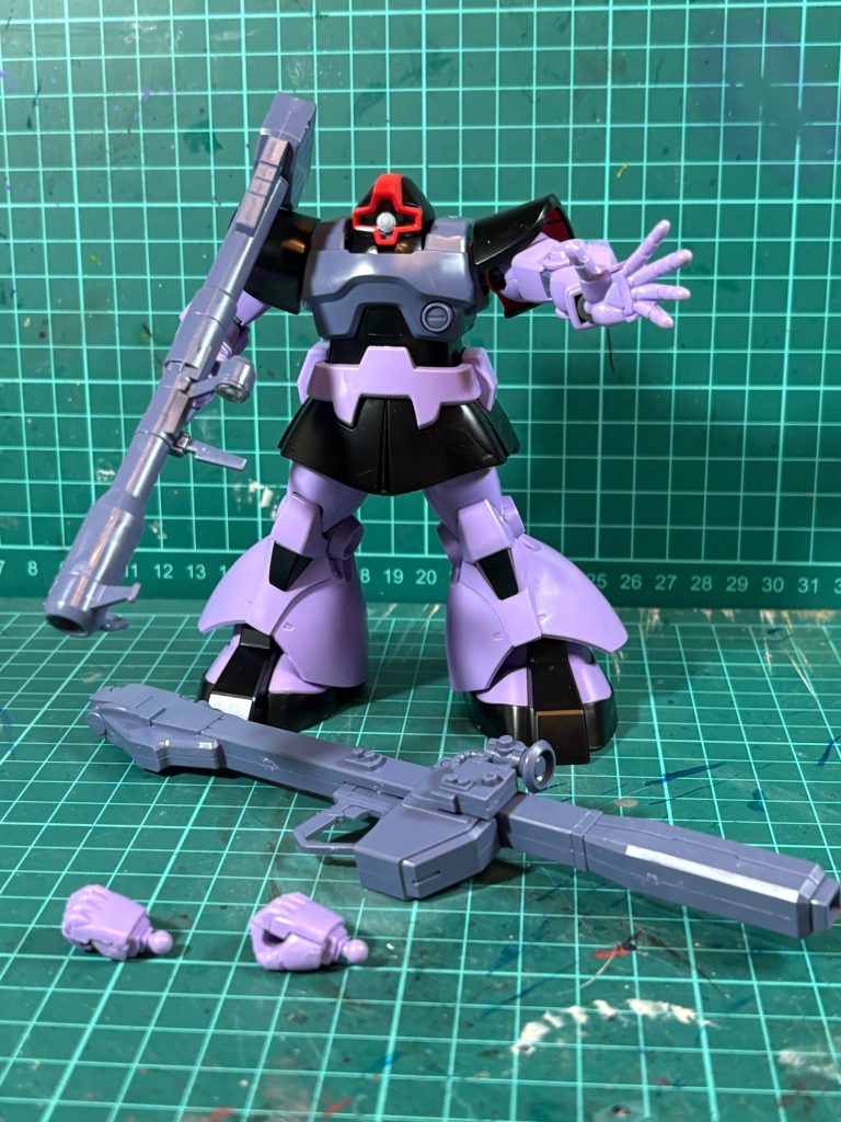 すぐみ（リックドム）は、やめて、サンダーボルト版を作るべくドムトローペンとザクⅡをベースに改造を始めました。