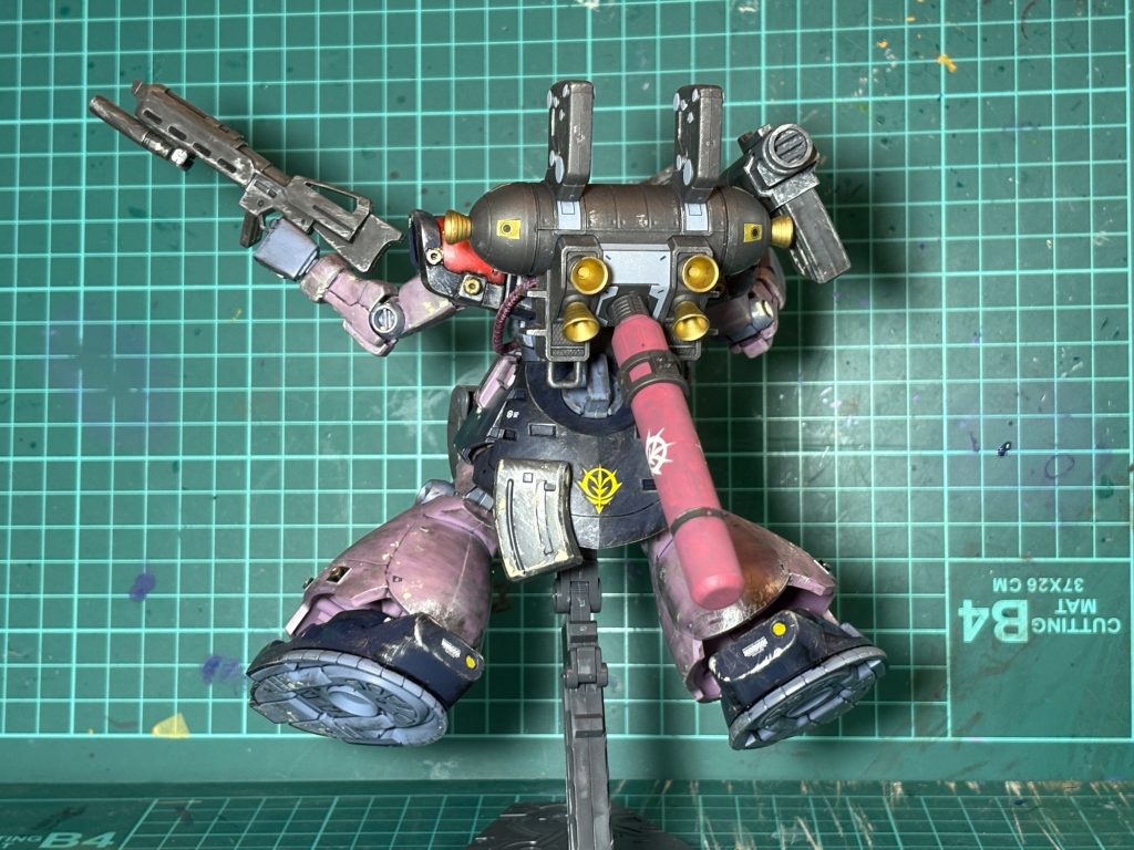 バックパックは過去作のザクⅡから貰いました。着脱可能です。たまたま近所で買いましたが当時はガンプラがこんなに高いとは思ってなかったので秋葉原の中古屋で値段を見て驚きました。