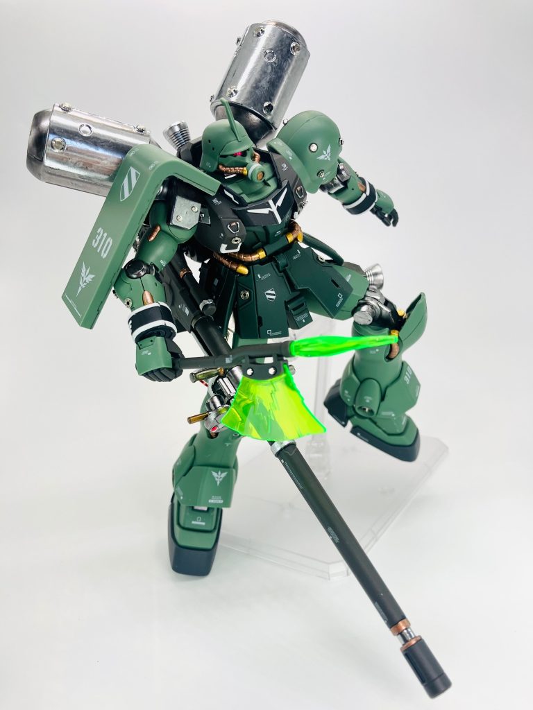 ですが、ギラドーガ重装仕様と違って折りたためないこちらのランゲ・ブルーノ砲は少し取扱注意⚠️ 持たせるしかないのでは🤔