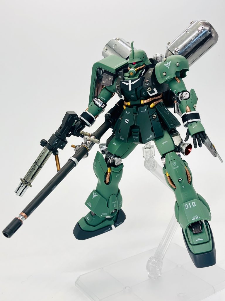 バックパックの大型プロペラントタンクは、久しぶりにガンダムマーカーのメッキシルバーです🥰　劣化が早い印象ですが新たに買い足したので発色良好😆