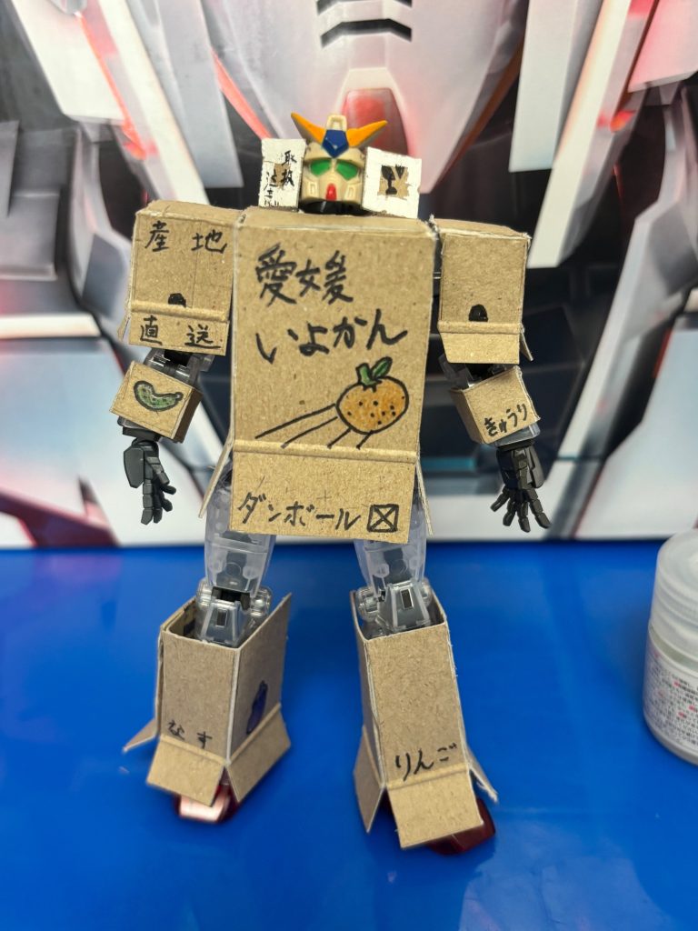正面ゴツいな..！色は色鉛筆です。