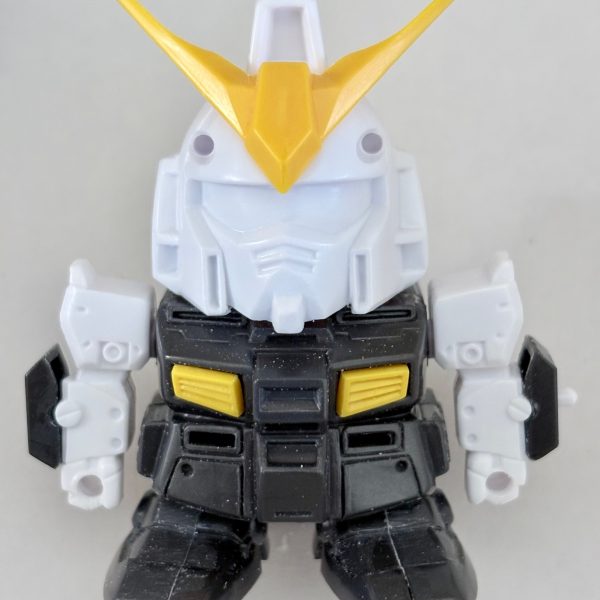 懐かしのBB戦士アレックスを早速仮組みしてみた。ロボット魂のアレックスを参考にヤスリ掛けを行い、口の部分をシャープにした。うん、これやるだけでもかなり印象が違う・・・。今回の目標は横井画伯を意識しつつ、アレックスのガトリングの構えが取れるようにするのが目標(gundam-kao2)ちょっと難しいけどやりがいがありそう(zaku-kao5)（3枚目）