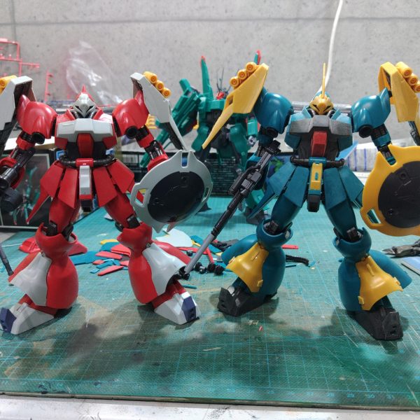 このあと、ツヤ消しスプレー→デカール貼り→ツヤ消しスプレー→化粧ディテールアップで完成シールドはリバウの余剰パーツのシナンジュ用シールドの持ち手を改造して手持ち式にしてみた装飾は縦線で細さを強調しつつギュネイ機と差別化をしている（4枚目）