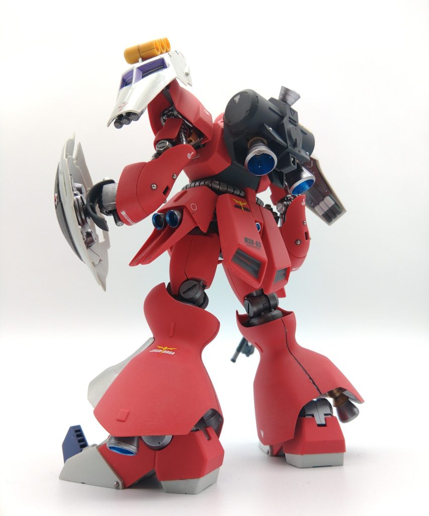 そんなこんなでヤクトドーガ(クェス機)の本体です。ギュネイ機をネオジオンのトップエースでかつ強化人間用に特別調整した機体というイメージで作ったので、クェス機はファンネルが使える一般人用に調整された機体というイメージで作りました。