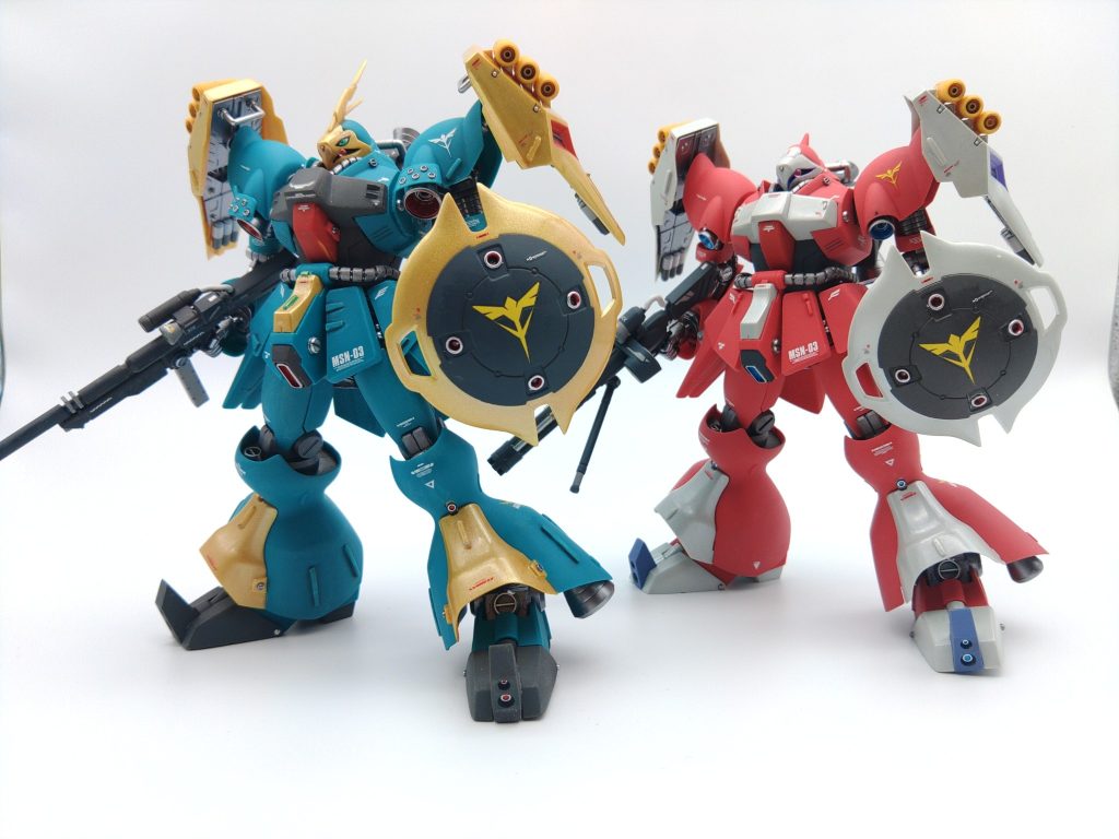そんなネオジオンの強化なエースパイロットのギュネイですが、クェスと出会ってしまったことがケチの付きはじめです。ニューガンダム捕獲に成功しても、士官であるだけのギュネイにシャアとの立場の逆転はありえないでしょう。また、複数の核ミサイルを撃墜して、手柄を立てたことと、クェスがギュネイに興味を持つことはまるで関係がないのに、それでクェスの気を引けると考えているところがギュネイの若気の至りといったところです。&nbsp;そして、いくら戦場とはいえ、ケーラを人質にとったうえで握りこんでしまえば、戦後の軍法会議でどういう刑を受けるか分からないのに実行してしまうことなどです。これらは真面目で有能なギュネイがクェスとであってしまった結果として起こっています。しかし、これは純情な１０代あるあるとして、かつて１０代であった自分にも反転術式として非常にイタいところに刺さるまで含めてがギュネイのもつ魅力です。