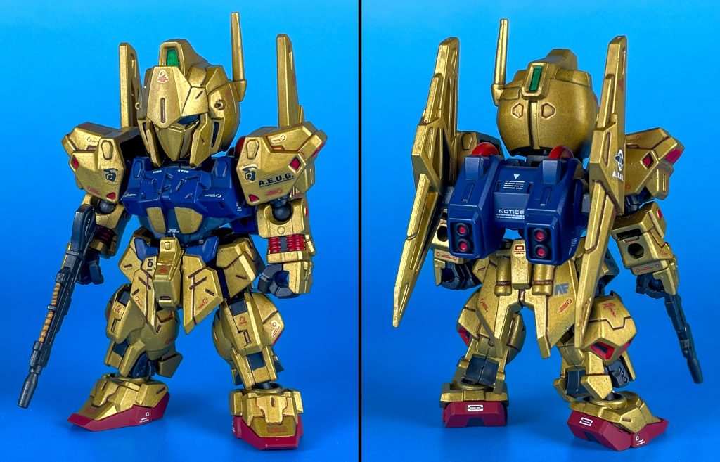 まずは百式から。単品での付属武装はビームライフルのみ。成型色は所謂からし色なのですが、やはり百式は金色で塗りたいので、足のスリッパパーツ以外は全塗装しています。後はスミ入れとデカール貼り、つや消しでトップコート。【使用塗料】下地…シタデルスプレー ケイオスブラック金色…水性ホビーカラー スーパーファインゴールド紺色…水性ガンダムカラー ティターンズブルー2赤色…水性ホビーカラー モンザレッドグレー…水性ホビーカラー ファントムグレー