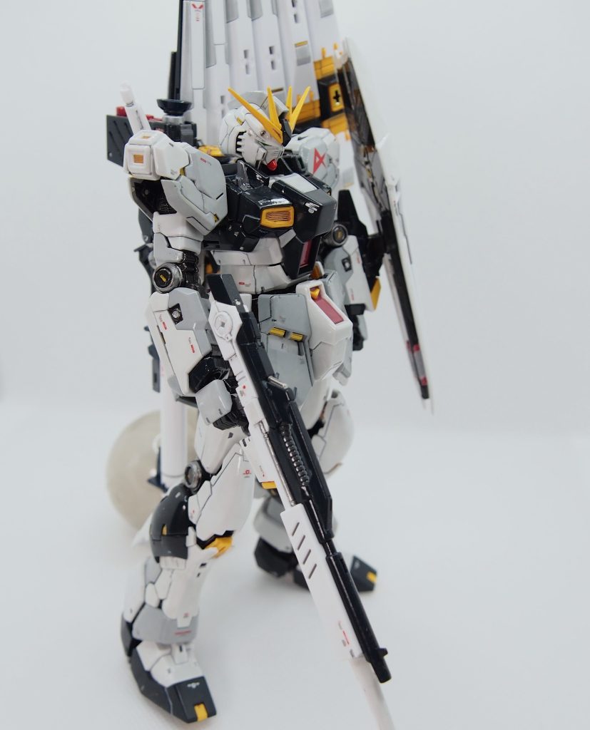 RG RX-93 v GUNDAM–3枚目/制作者：KZ_