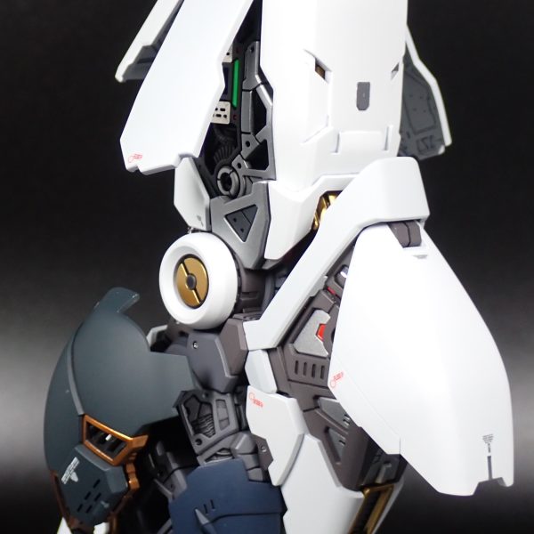 PGU νガンダム脚部装甲完成しました。ディテールアップは若干のスジボリとモールド掘り直しのみです。あまりモールドは追加せず水転写デカールの追加で情報量を増やす方向で進めようと考えています。（4枚目）