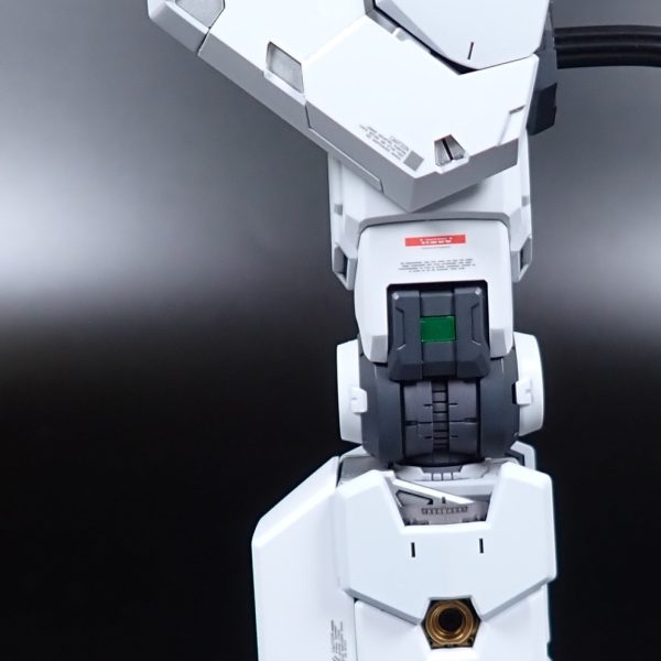 PGU νガンダム（腕部装甲）完成しました。【塗装レシピ】（G）=ガイアノーツ（C）=クレオスフレームダークグレー：メカサフスーパーヘヴィ（G）フレームグレー：メカサフヘヴィ（G）フレームブラウン：メカサフヘヴィ（G）70%+レッドブラウン（C）30%フレームシルバー：スーパーマットアルミ（C）フレームゴールド：パールゴールド（G）フレームメタリックオレンジ：パールゴールド（G）80%＋クリアーレッド（G）20%サイコフレーム：（下地）スターブライトシルバー（G）＋蛍光グリーン（G）外装ホワイト：EXホワイト（G）70%＋MSホワイト（C）30%外装ライトグレー：MSホワイト（C）外装グレー：サーフェイサー#1200（C）外装ダークブルー：ネイビーブルー（C）外装ブルー：ディープオーシャンブルー（C）外装イエロー：オレンジイエロー（C）外装レッド：サザビーレッド（C）コックピット：あずき色（C）ABS下地：ミッチャクロンマルチプライマーその他：スターブライトアイアン（G）、ダークステンレスシルバー（G）、蛍光グリーン（G）、蛍光レッド（G）、蛍光クリアー（G）、GAAHLERI水性メタリックマーカーetc…（2枚目）