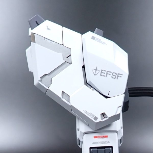 PGU νガンダム（腕部装甲）完成しました。【塗装レシピ】（G）=ガイアノーツ（C）=クレオスフレームダークグレー：メカサフスーパーヘヴィ（G）フレームグレー：メカサフヘヴィ（G）フレームブラウン：メカサフヘヴィ（G）70%+レッドブラウン（C）30%フレームシルバー：スーパーマットアルミ（C）フレームゴールド：パールゴールド（G）フレームメタリックオレンジ：パールゴールド（G）80%＋クリアーレッド（G）20%サイコフレーム：（下地）スターブライトシルバー（G）＋蛍光グリーン（G）外装ホワイト：EXホワイト（G）70%＋MSホワイト（C）30%外装ライトグレー：MSホワイト（C）外装グレー：サーフェイサー#1200（C）外装ダークブルー：ネイビーブルー（C）外装ブルー：ディープオーシャンブルー（C）外装イエロー：オレンジイエロー（C）外装レッド：サザビーレッド（C）コックピット：あずき色（C）ABS下地：ミッチャクロンマルチプライマーその他：スターブライトアイアン（G）、ダークステンレスシルバー（G）、蛍光グリーン（G）、蛍光レッド（G）、蛍光クリアー（G）、GAAHLERI水性メタリックマーカーetc…（1枚目）