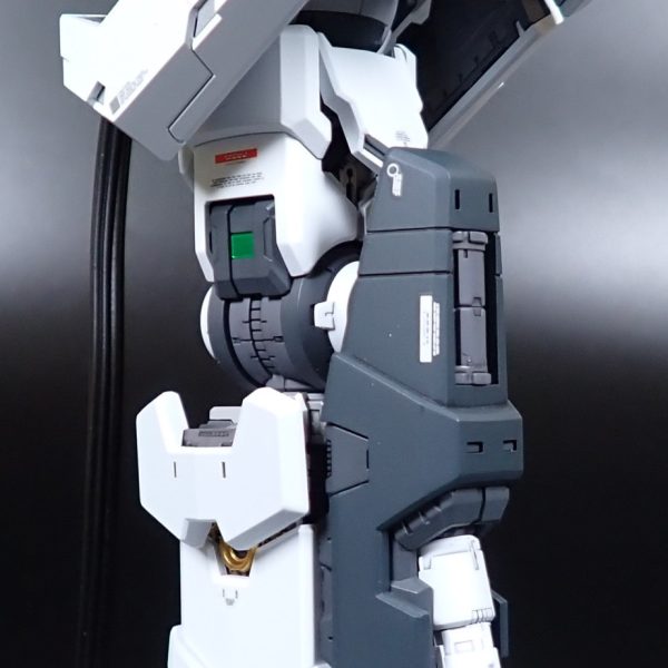 PGU νガンダム（腕部装甲）完成しました。【塗装レシピ】（G）=ガイアノーツ（C）=クレオスフレームダークグレー：メカサフスーパーヘヴィ（G）フレームグレー：メカサフヘヴィ（G）フレームブラウン：メカサフヘヴィ（G）70%+レッドブラウン（C）30%フレームシルバー：スーパーマットアルミ（C）フレームゴールド：パールゴールド（G）フレームメタリックオレンジ：パールゴールド（G）80%＋クリアーレッド（G）20%サイコフレーム：（下地）スターブライトシルバー（G）＋蛍光グリーン（G）外装ホワイト：EXホワイト（G）70%＋MSホワイト（C）30%外装ライトグレー：MSホワイト（C）外装グレー：サーフェイサー#1200（C）外装ダークブルー：ネイビーブルー（C）外装ブルー：ディープオーシャンブルー（C）外装イエロー：オレンジイエロー（C）外装レッド：サザビーレッド（C）コックピット：あずき色（C）ABS下地：ミッチャクロンマルチプライマーその他：スターブライトアイアン（G）、ダークステンレスシルバー（G）、蛍光グリーン（G）、蛍光レッド（G）、蛍光クリアー（G）、GAAHLERI水性メタリックマーカーetc…（4枚目）