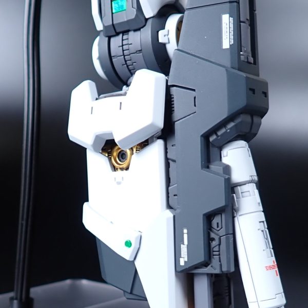 PGU νガンダム（腕部装甲）完成しました。【塗装レシピ】（G）=ガイアノーツ（C）=クレオスフレームダークグレー：メカサフスーパーヘヴィ（G）フレームグレー：メカサフヘヴィ（G）フレームブラウン：メカサフヘヴィ（G）70%+レッドブラウン（C）30%フレームシルバー：スーパーマットアルミ（C）フレームゴールド：パールゴールド（G）フレームメタリックオレンジ：パールゴールド（G）80%＋クリアーレッド（G）20%サイコフレーム：（下地）スターブライトシルバー（G）＋蛍光グリーン（G）外装ホワイト：EXホワイト（G）70%＋MSホワイト（C）30%外装ライトグレー：MSホワイト（C）外装グレー：サーフェイサー#1200（C）外装ダークブルー：ネイビーブルー（C）外装ブルー：ディープオーシャンブルー（C）外装イエロー：オレンジイエロー（C）外装レッド：サザビーレッド（C）コックピット：あずき色（C）ABS下地：ミッチャクロンマルチプライマーその他：スターブライトアイアン（G）、ダークステンレスシルバー（G）、蛍光グリーン（G）、蛍光レッド（G）、蛍光クリアー（G）、GAAHLERI水性メタリックマーカーetc…（5枚目）