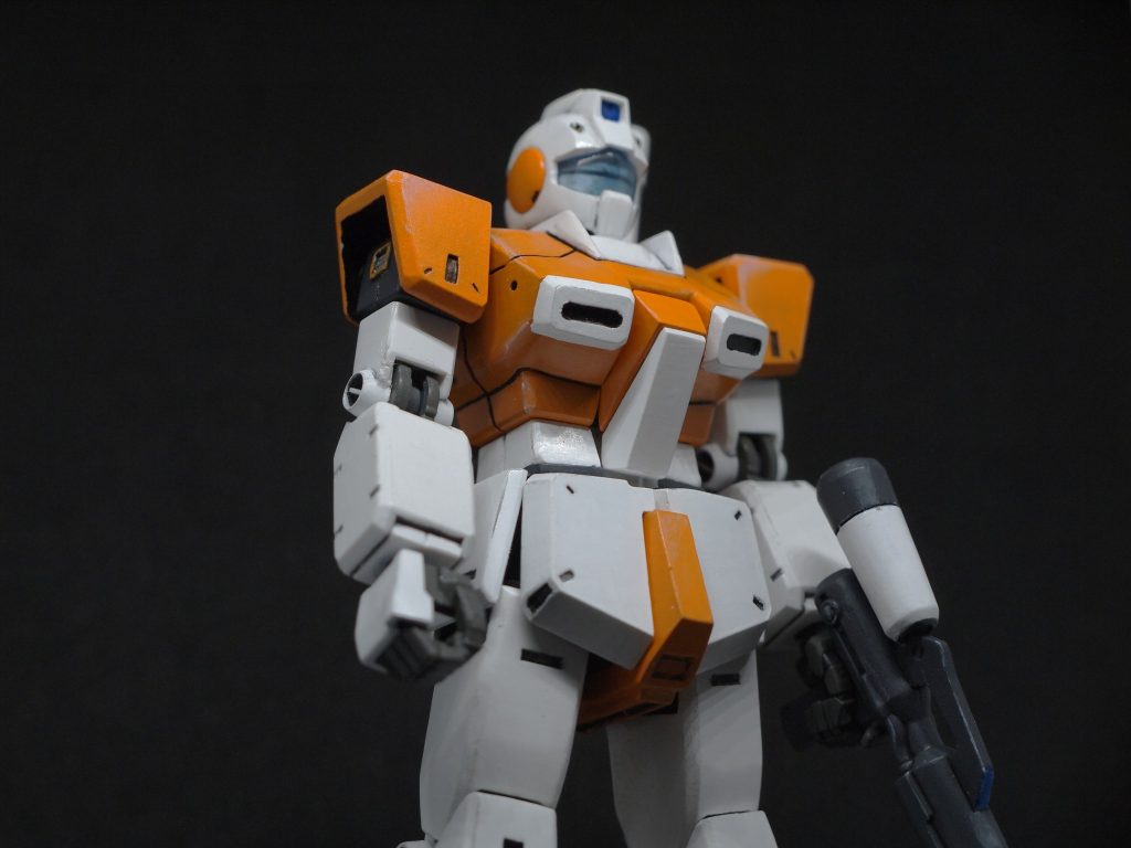 クリアレジンバイザー！ライトアーマー族特有のスカート形状！ちょっと違う肩アーマー！まあまあ違う箇所が多く厄介でした。