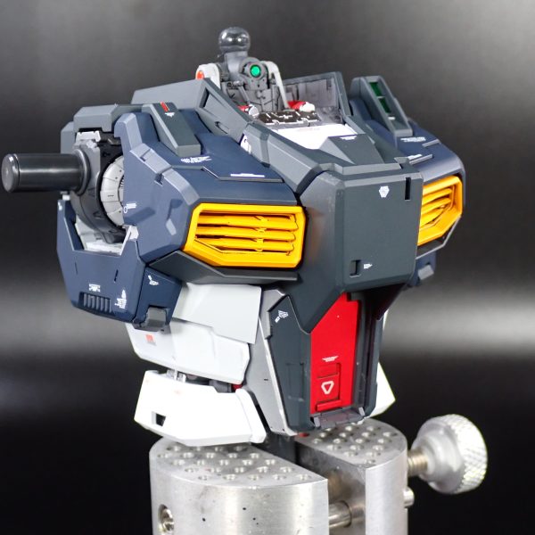 PGU νガンダム胸部装甲完成しました。胸部は重要な装置が多いと思うので脚部、腕部より気持ちデカール多めです。（2枚目）