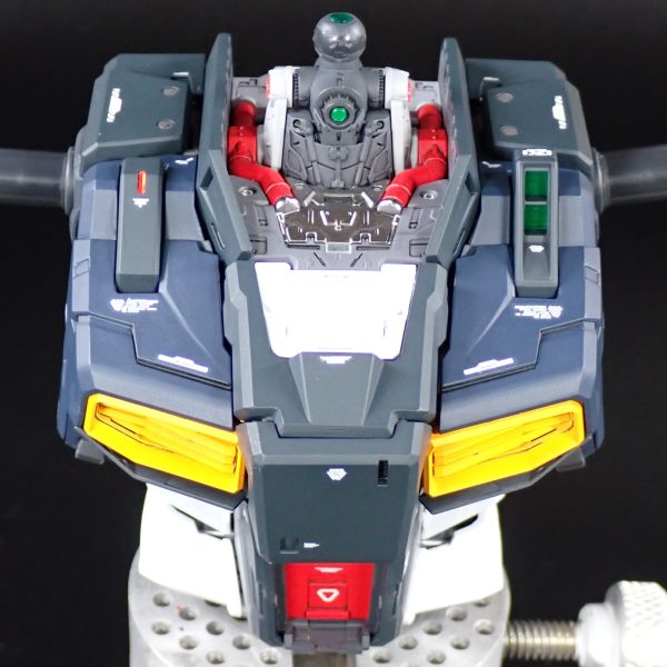 PGU νガンダム胸部装甲完成しました。胸部は重要な装置が多いと思うので脚部、腕部より気持ちデカール多めです。（3枚目）