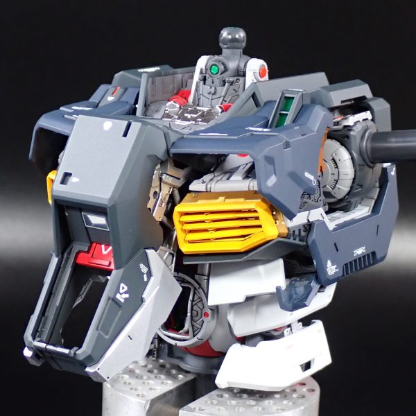PGU νガンダム胸部装甲完成しました。胸部は重要な装置が多いと思うので脚部、腕部より気持ちデカール多めです。（4枚目）