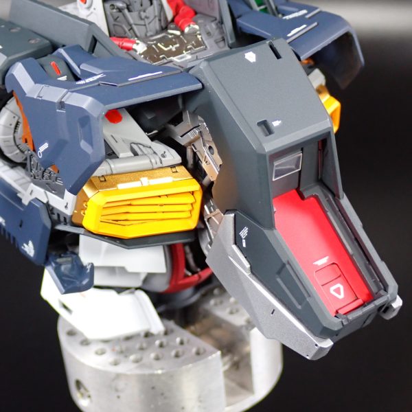 PGU νガンダム胸部装甲完成しました。胸部は重要な装置が多いと思うので脚部、腕部より気持ちデカール多めです。（5枚目）
