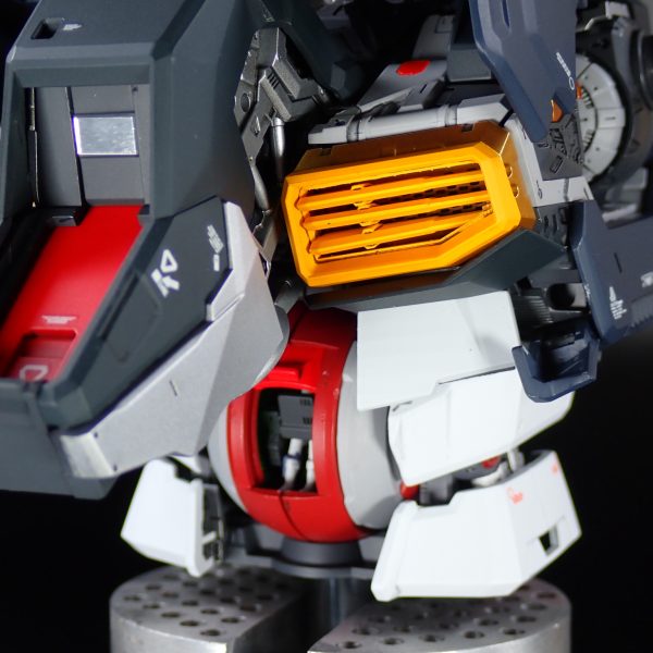 PGU νガンダム胸部装甲完成しました。胸部は重要な装置が多いと思うので脚部、腕部より気持ちデカール多めです。（7枚目）