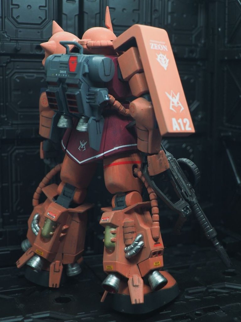 リアビュー、ジオン系のMSはデカール少な目で(zaku-kao4)
