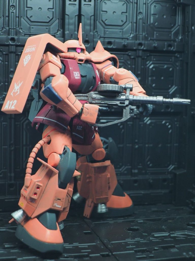 筆塗りの作業時間を考えたらエアブラシ使った方が短縮出来そうだし(zaku-kao4)