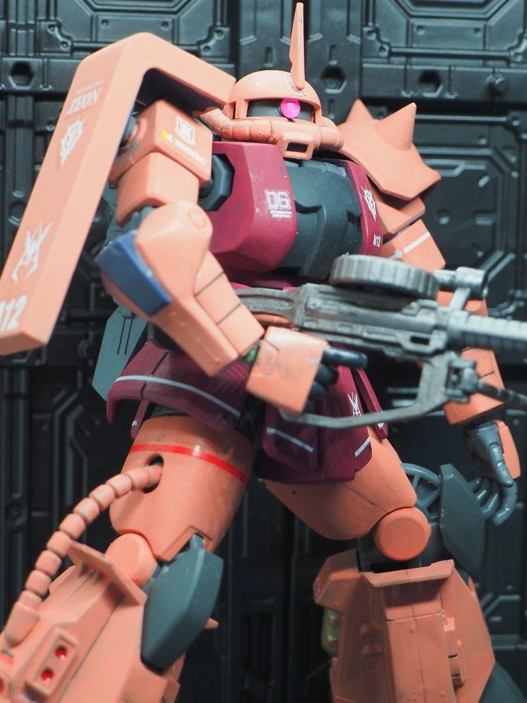 悩み処ですねぇ(zaku-kao4)てな事で、次は黒ザクとドムを同時仕上げ中です(zaku-kao5)黒い三連星用のデカールが余るのでドムはおまけですが(zaku-kao4)