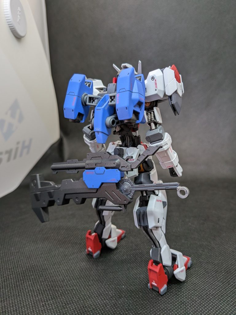背面オリジンのブースターやジャンクパーツを切って貼って作りました。