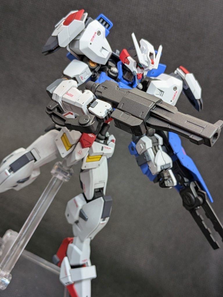 武器１：手持ち式ショートバレルキャノンショートバレルキャノンをさらに切り詰めた主力武器です。エネルギーケーブル＋補助バッテリーにより本体の機動性を落とさずに利用できます。