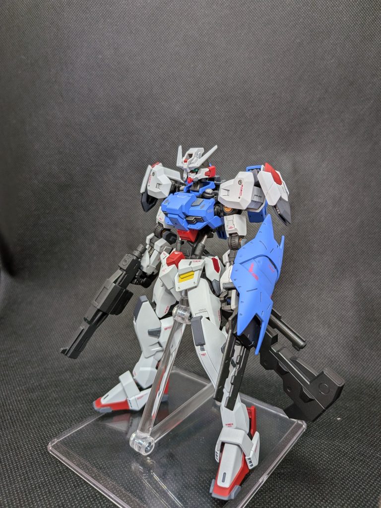 全体像頭、胴体にはアスタロトを使い、ガンダムフレームの腰パーツは改造延長しています。延長に合わせて自分好みのバランスになるようグレモリーの脚、バルバトスの腰、インパルスのつま先などを選びました。
