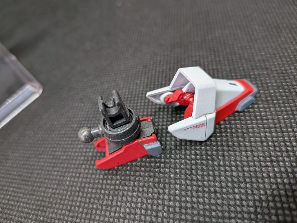 インパルスのつま先は足甲をつま先側に移植しました。ガンダムフレーム側は30mmかなにかのジョイントを取り付けることで違和感なく接続できました。