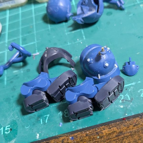 定番のつま先可動化とか、意味があるかどうかわからない穴あけとか。工作楽しい。