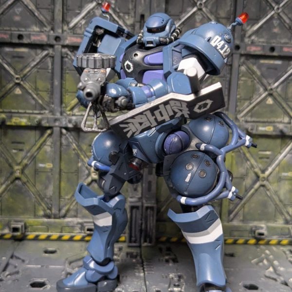 いまさらながらの軍警ザクで、めざせ普通のガンプラ制作！