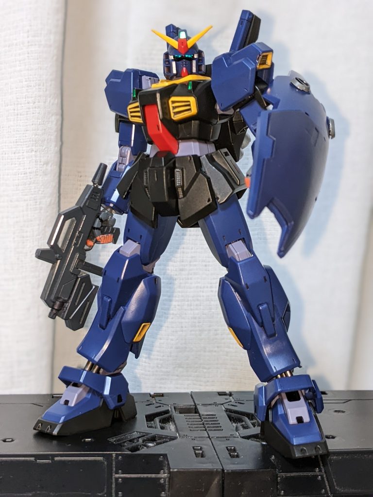 AOZ風に味変したガンダムmk-IIです。いかがでしたでしょうか？　撮影する前は微妙な機体、仕上がりと思っていたのですが撮影してみたら「あれ？ なんか悪くないかも」とか感じてます。カミーユの父、フランクリン・ビダンが開発に携わった機体…ということで父の日ネタにさせてもらいました。ガンスタさんにはいつも感謝です。ビルダーズノー●も悪くはないのですが、インターフェイスとしてのガンスタさんは使い勝手も良くて最高です！　これからも頑張って下さい！