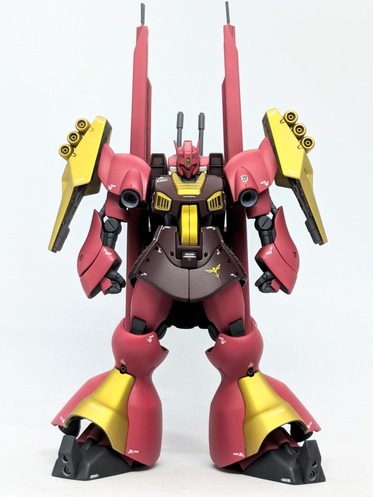 コミックではRE100のキットのディテールを参考に作画されていますが、今回はスジボリ等きれいさっぱり無視して、HGUCでキット化されたらこんな感じかしら？という雰囲気で作ってます。