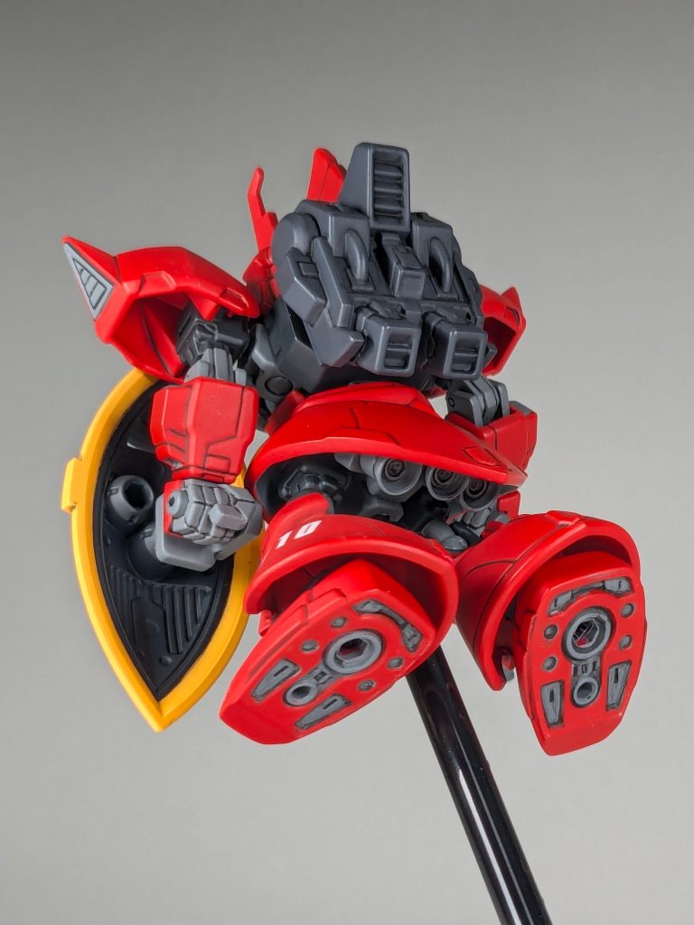 腰後ろの3つのバーニアはコトブキヤのモデリングサポートグッズを組み合わせて製作。