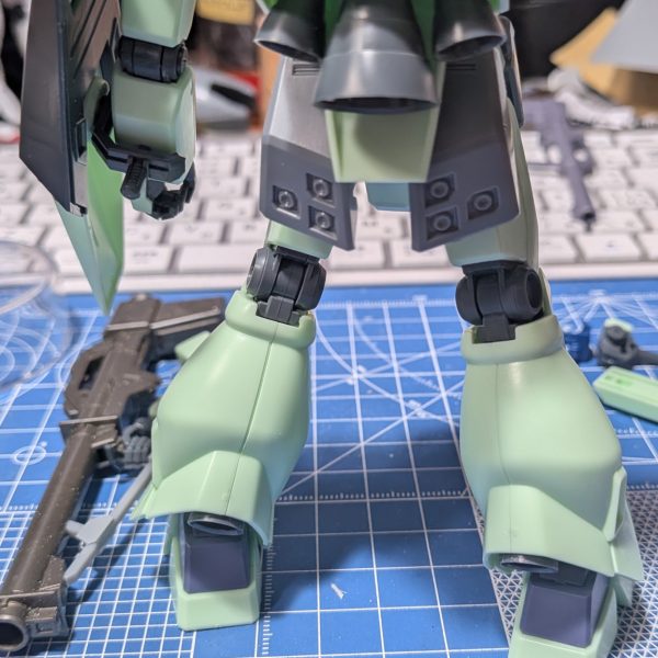 二つの加工でこんなにフィットするなんて・・・もしかして今まで私が知らなかっただけで周知の事実だったり？だとしたら恥ずかしい・・・(/ω＼)・フロントアーマー内側の突起を削り落とす・リアアーマー用の2.5mm穴を開けてアーマーつける（3枚目）