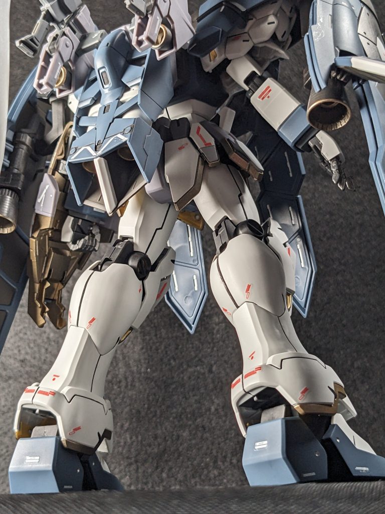 ローアングルからも　あ・・　フロントアーマーの裏が・・・　
