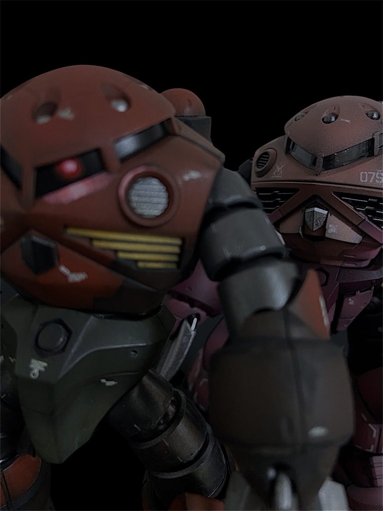 手持ちのガルマ専用ズゴックと📷✨せっかくシャアの誅殺から逃れたガルマでしたが…ジャブローの奥深くでこのあと…どうなるんでしょうね…💧