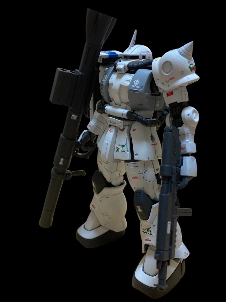 メイン武装はバズーカとF2ザクのライフル。
