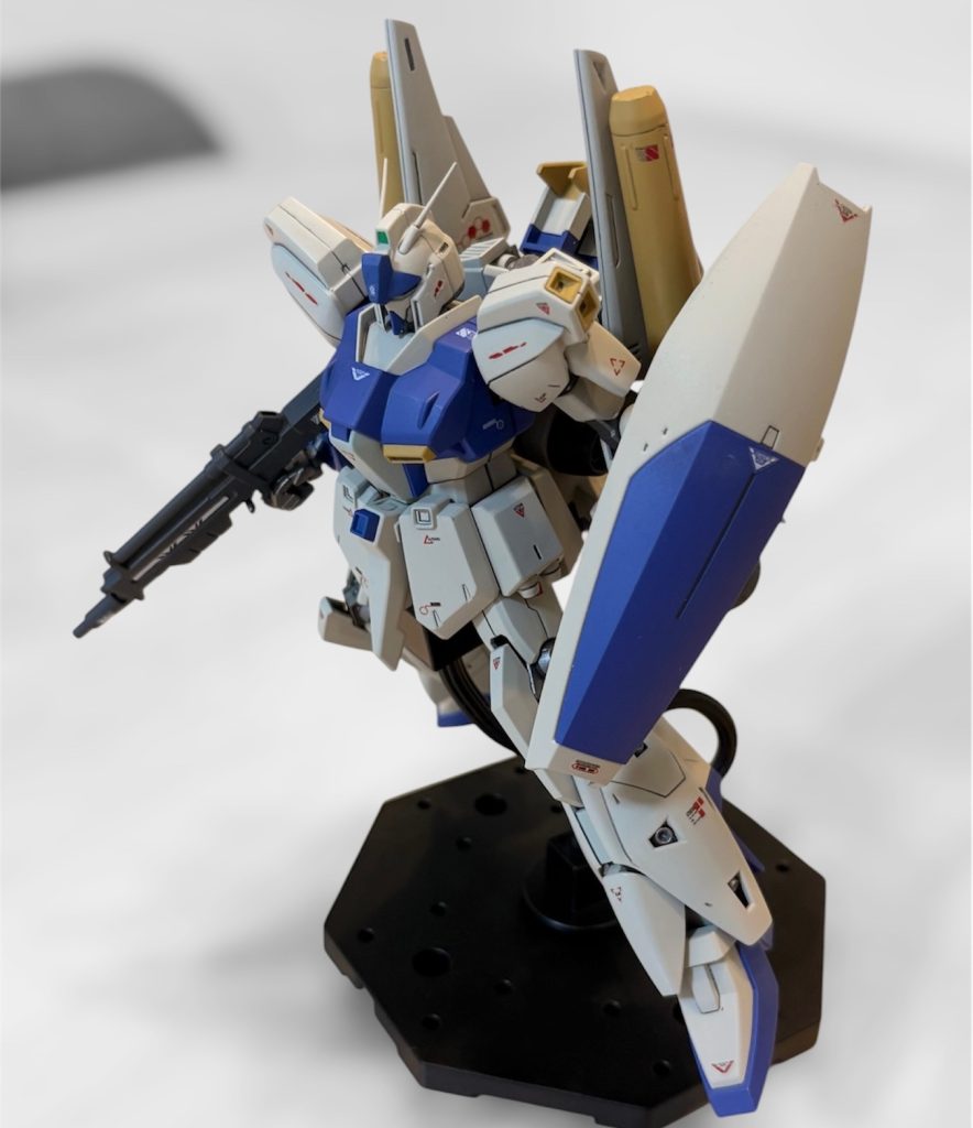 もしくは、昔のスパロボでアムロの撃墜数が少ない場合、νガンダムが手に入らず、リガズィをアストナージが強化してくれて手に入る隠し機体のイメージです。
