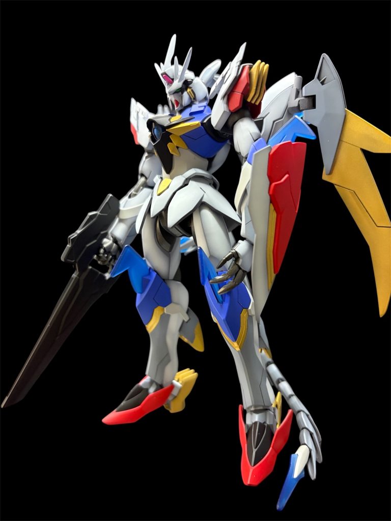 Xラウンダーが搭乗するとツインアイが露出し、背面のウィングバインダーも出現、本来の姿になる。