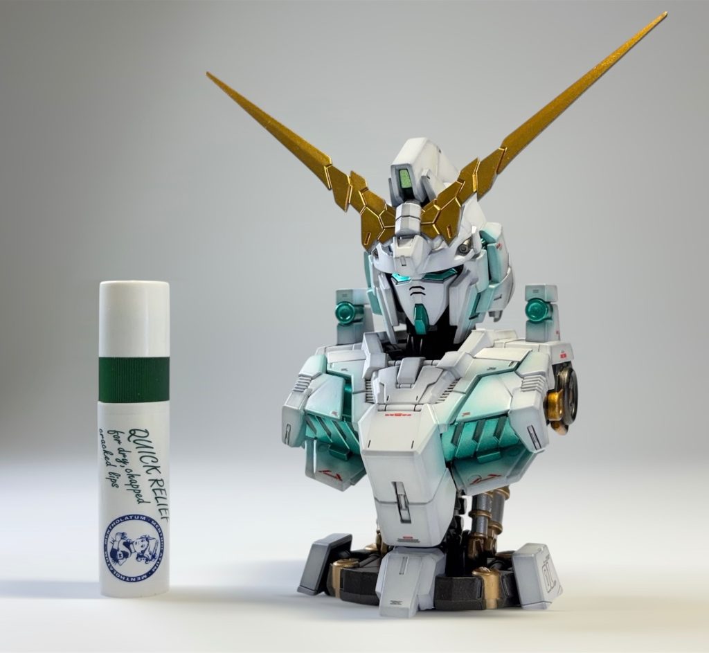 カラーレシピ【基本塗装（エアブラシ）】サイコフレーム：　ガンメタルにシルバーでグラデ塗装（下地）→　蛍光ブルーグリーン＋蛍光グリーン＋ホワイトパール（3:2:1）金色：ブライトゴールドル＋スターブライトゴールド※以下はユニコーンモードと同じ色を使用しています白：グレーバイオレッド(下地) →&nbsp;　　パープルヴァイオレット→　　クールホワイトフレーム：黒サフ(下地) → ガンメタルフレーム金色：ブライトゴールドルフレーム銀色：スターブライトシルバーカメラアイ、センサー：GXメタルイエローグリーン【トップコート】フレーム部分：クリアー＋スムースクリア（3:2）装甲部分 : クリアー＋スムースクリア（2:3）