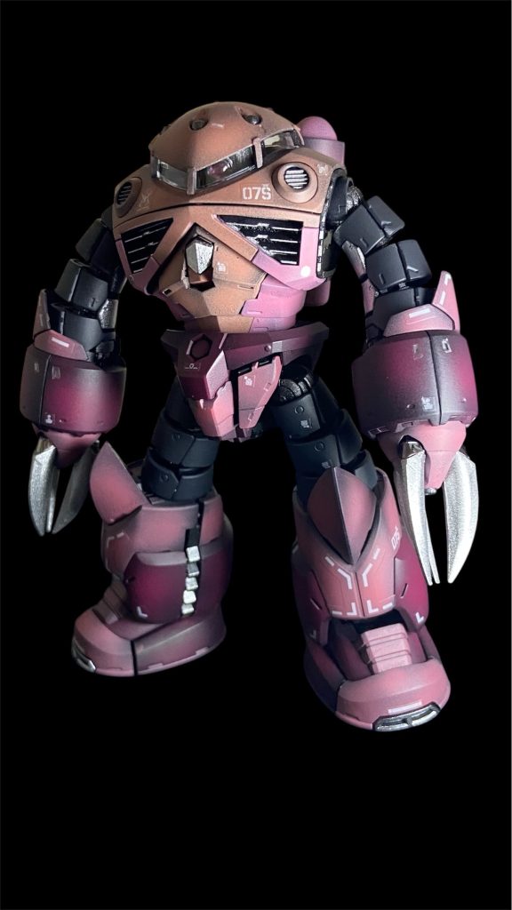 今回の作品はキットには特に工作はせず、パーツの塗り分けのみなんです♪初のRGで、部品の細かさに苦戦しました💦リアリスティックデカールもなかなか難しいですね😓