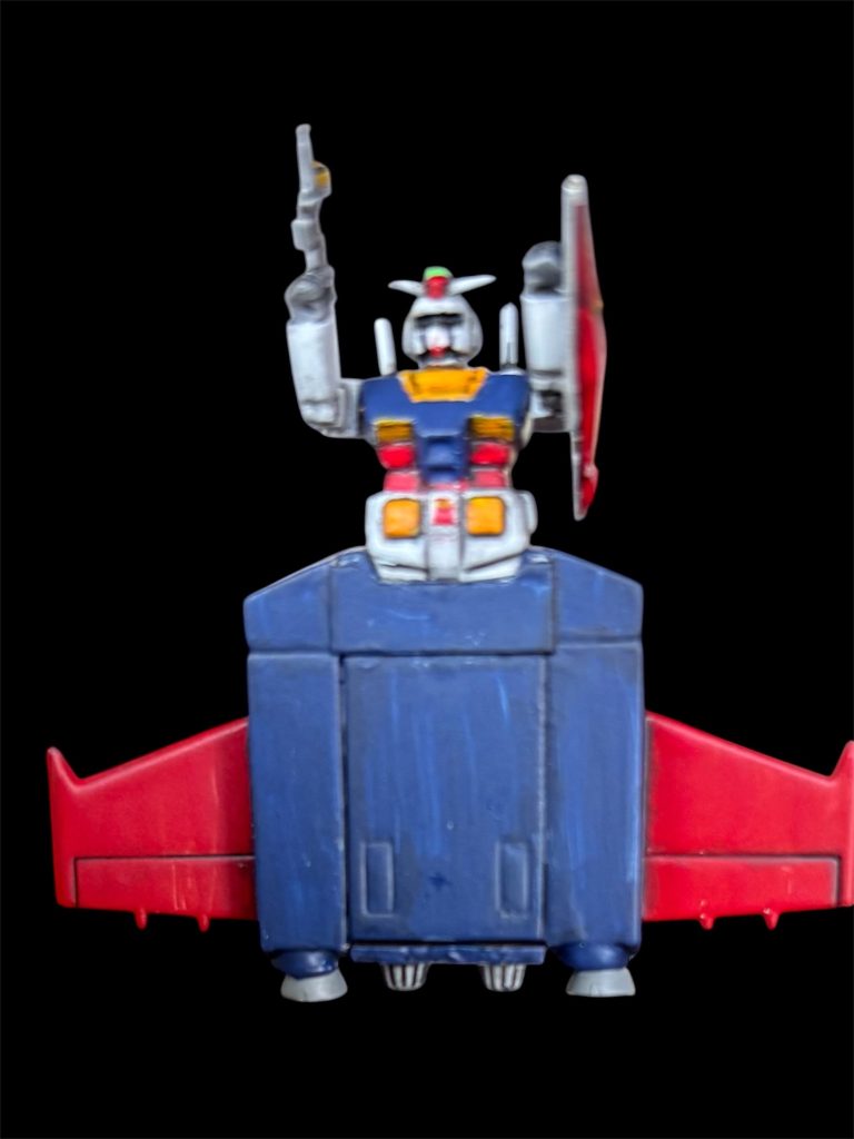 ザクレロキットのガンダムさんもなんとか腕と首に真鍮線入れて可動できるようにして塗りましたが目は真っ黒に…まだまだです。
