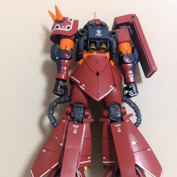 MGサイコ・ザクver.Kaの本体完成しました(zaku-kao5)関節のカバーがめっちゃ難しかったです(zaku-kao10)スカート後ろ部分の水転写デカールとれちゃいました(gundam-kao5)スミ入れとつや消しトップコートしてます。トップコートは水性プレミアムトップコートを使っています。これが初投稿なのでいいねとコメントよろしくお願いします。(zaku-kao6)（3枚目）