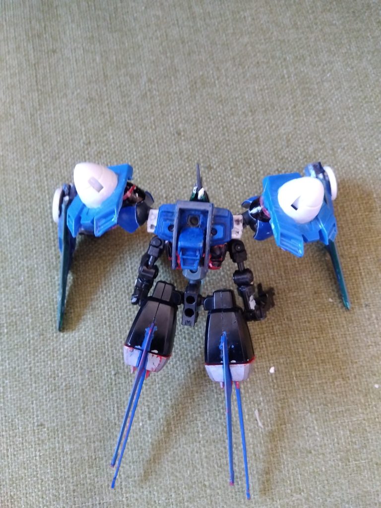 この2枚はキササギの原型機であり、この頃はストライカーパックシステムも存在してましたで、太陽炉は合計で4基搭載してます