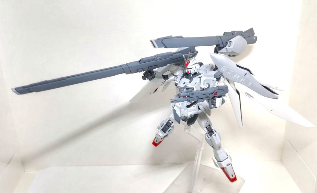 ウルフスベインのグリップは大きいかなぁと思いましたがハンドパーツ無加工で持たせることができました。