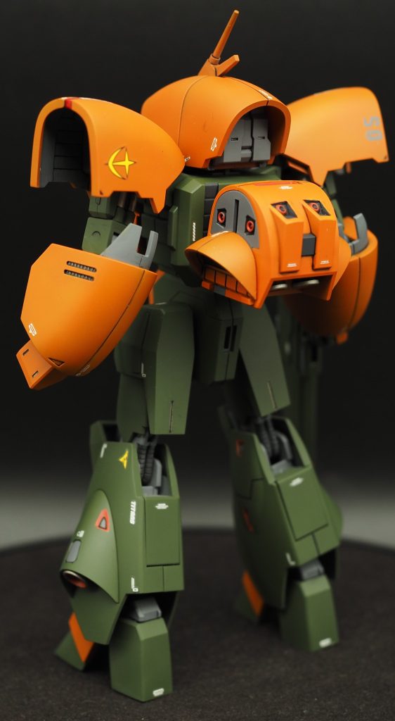 塗装は原作のイメージに準じつつ細かい部分でグレーやシルバー等の塗り分けをしています。