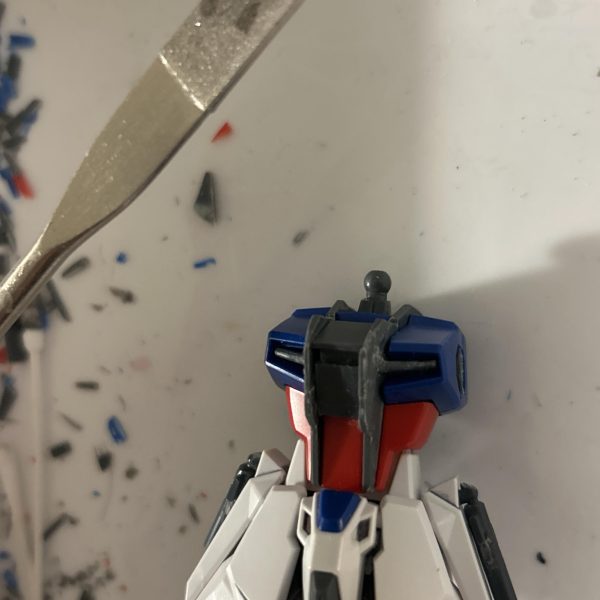 もうストライクノワールHGCEのキット自体欲しくてもう待ちきれずにジャンクパーツのキットで作る事にしました。（2枚目）